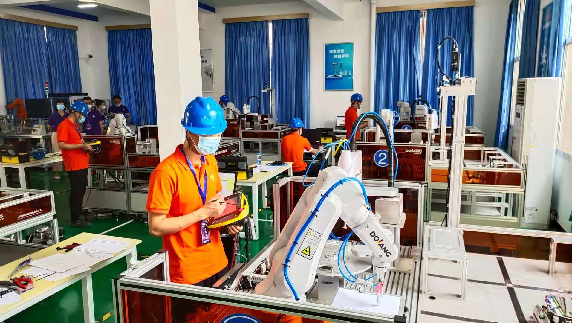 工业机器人操作调整工决赛在南昌 技能对决与技术服务的深度发展